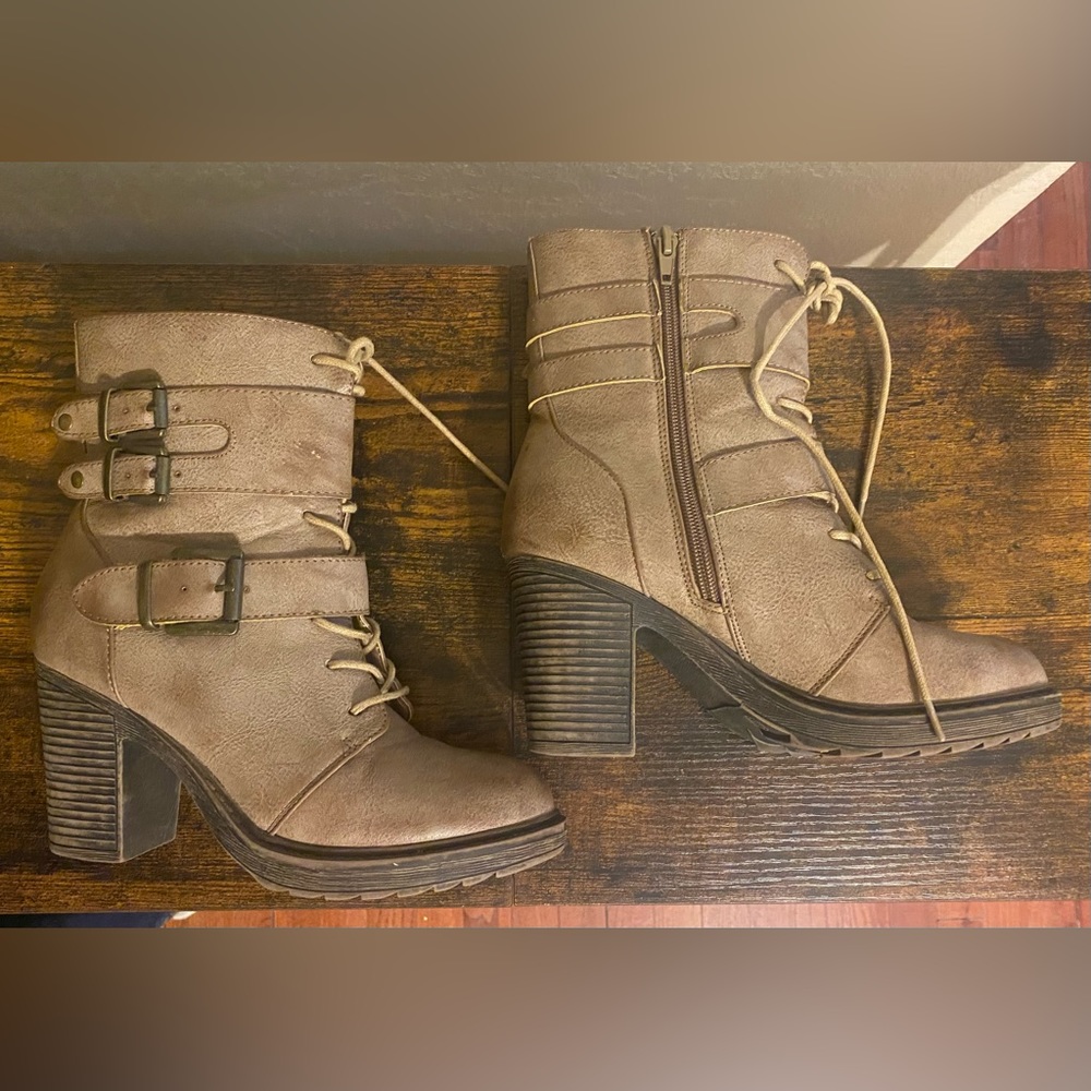 Shoedazzle Block Heal Leather Boots Sz 6